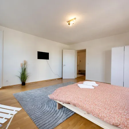 Zuerich: Live The City Vibe! *